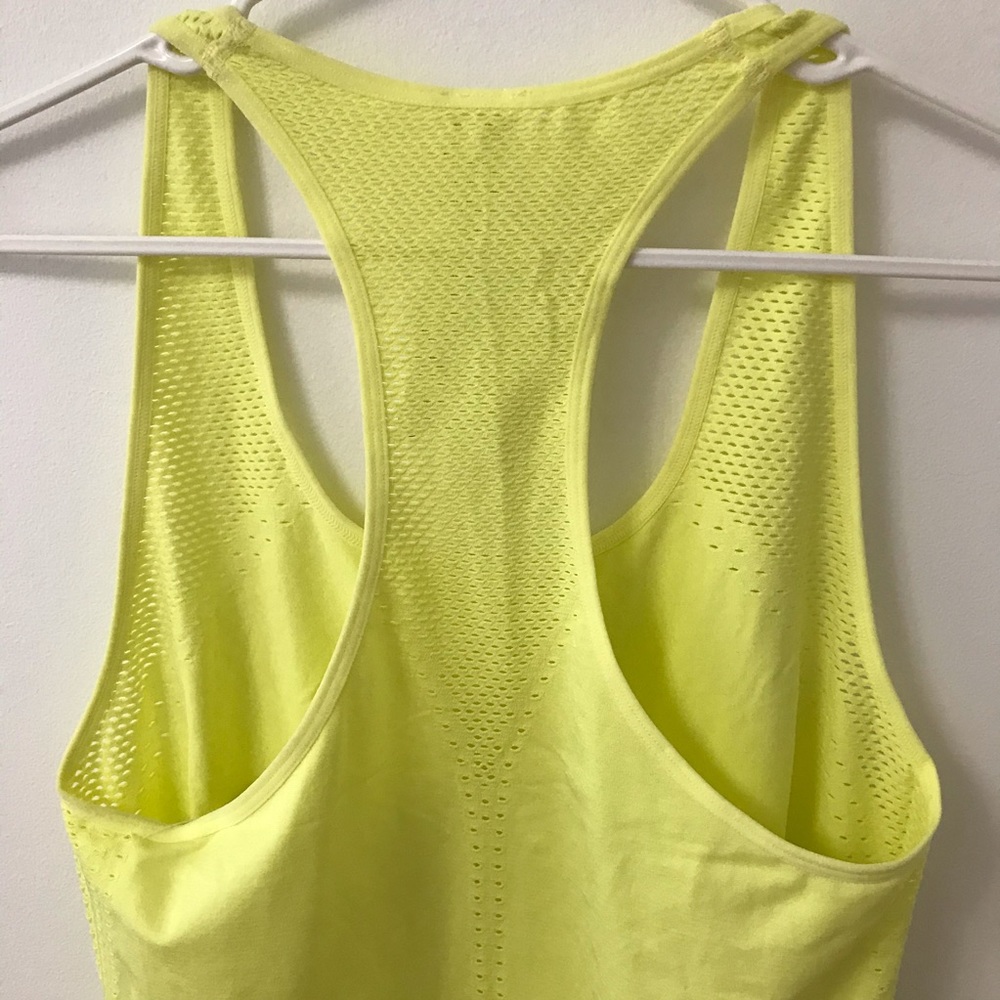FABLETICS SYNC SEAMLESS WORKOUT TANK - Picture 9 of 10